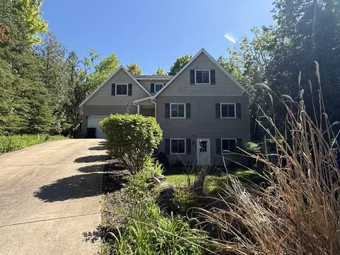 7500 Nine Mile Point Dr, Charlevoix, MI 49720