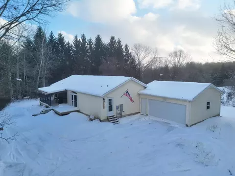 7976 10 Mile Rd NE, Rockford, MI 49341