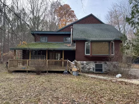 2772 Skidmore Rd, Brethren, MI 49619