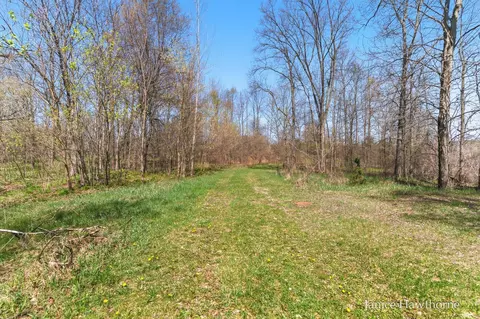700 E Woodlawn Ave, Hastings, MI 49058