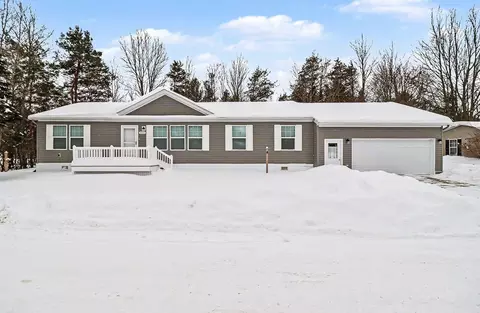 3621 W Woodview Dr, Ludington, MI 49431