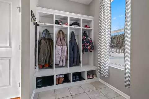 Entry Way - 7315 King Rd, Spring Arbor, MI 49283 photo 4 of 5