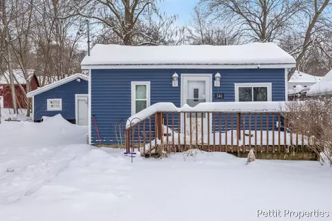 540 Nicholson St, Ionia, MI 48846