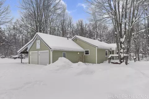 2627 N Evergreen Dr, White Cloud, MI 49349