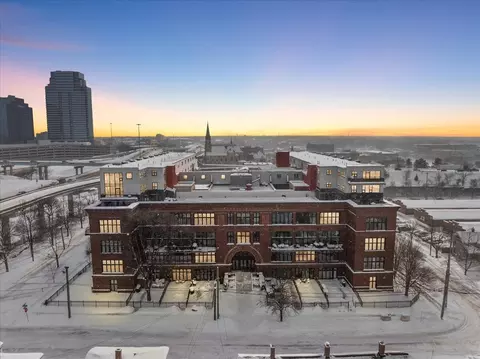 600 Broadway Ave NW #242, Grand Rapids, MI 49504