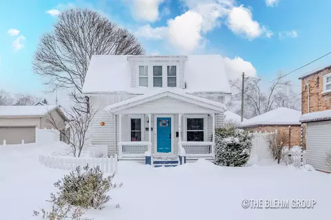 908 Superior St, South Haven, MI 49090