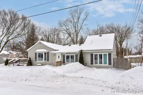 544 Homestead Ave, Holland, MI 49423