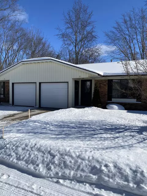 75 Old Mill Dr #21, Holland, MI 49423