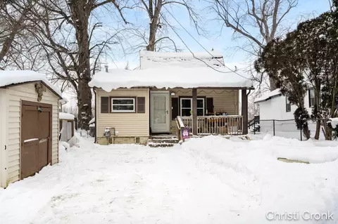 3779 Willow Dr NE, Grand Rapids, MI 49525