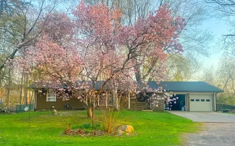 5034 W 48th St, Fremont, MI 49412