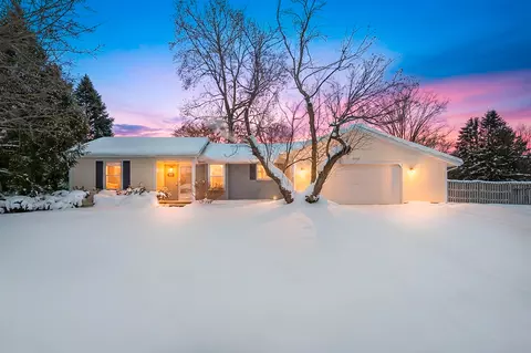 3515 Westcove Dr, Portage, MI 49024