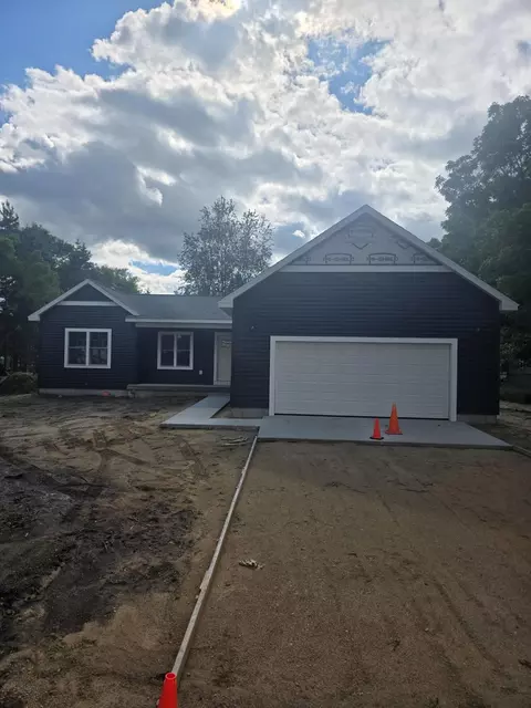 644 Willow St, Howard City, MI 49329