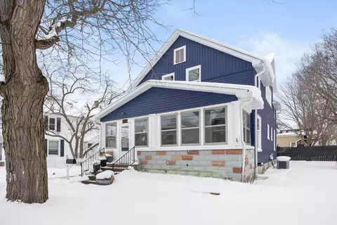 517 Elm St SE, Lowell, MI 49331