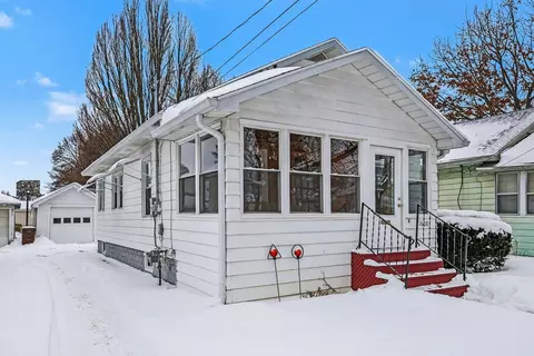1608 Maguire St, Jackson, MI 49202
