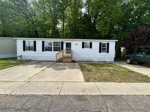 668 Hansel St NW, Comstock Park, MI 49321
