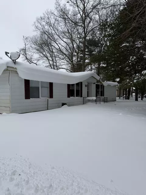 609 Carr Rd, Muskegon, MI 49442