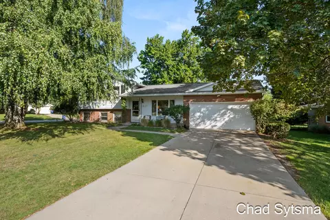 1827 Millbrook St SE, Grand Rapids, MI 49508