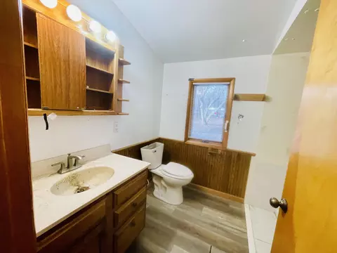 Bath - 242 Kenneth St, Jackson, MI 49201 photo 1 of 1