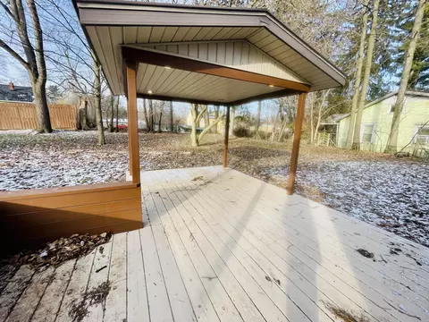 Exterior - 242 Kenneth St, Jackson, MI 49201 photo 3 of 6