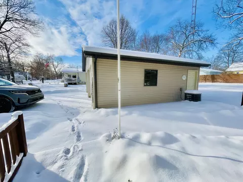 Exterior - 242 Kenneth St, Jackson, MI 49201 photo 6 of 6