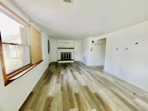 Living - 242 Kenneth St, Jackson, MI 49201 photo 1 of 2