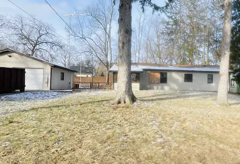 Exterior - 242 Kenneth St, Jackson, MI 49201 photo 2 of 6