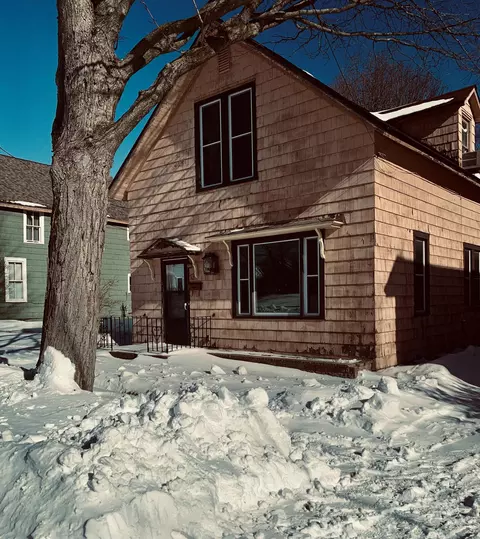 13 Duffy St, Manistee, MI 49660