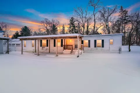 152 Coats Grove Rd, Hastings, MI 49058