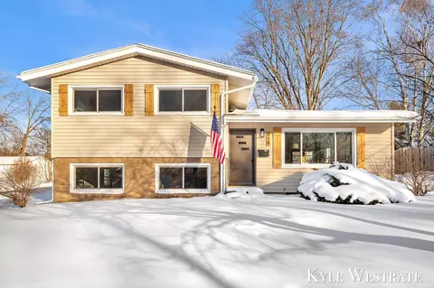 918 S Broas St, Belding, MI 48809
