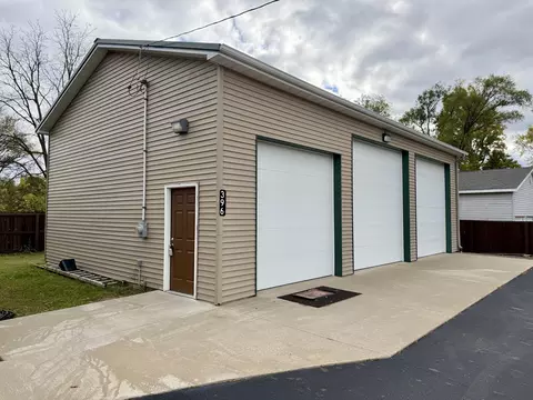 Exterior - 396 N 398 N 20th St, Springfield, MI 49037 photo 3 of 11