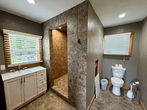 Bath - 396 N 398 N 20th St, Springfield, MI 49037 photo 1 of 3