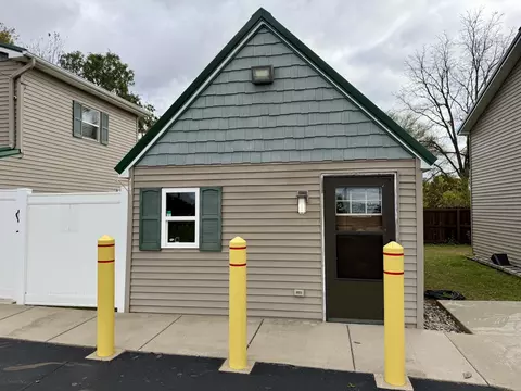 Exterior - 396 N 398 N 20th St, Springfield, MI 49037 photo 4 of 11