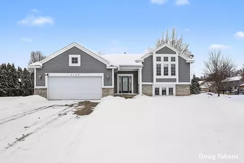 2129 Drew St NE, Belmont, MI 49306