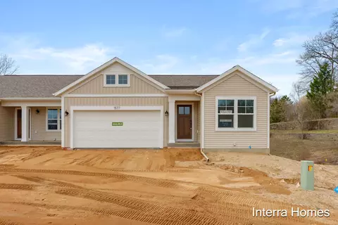1577 N Village Cir, Kalamazoo, MI 49009