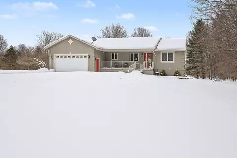 425 E Sternberg Rd, Norton Shores, MI 49441