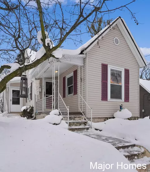 629 Harlan Ave NE, Grand Rapids, MI 49503