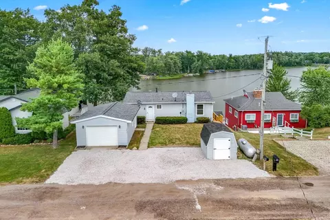 13854 Emens Dr, Hudson, MI 49247