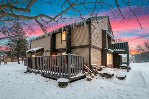 3519 Oak Tree Dr, Kalamazoo, MI 49048