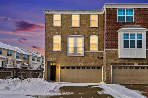 2824 Ridington Rd, Ann Arbor, MI 48105