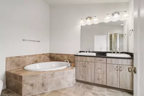 Bath - 2824 Ridington Rd, Ann Arbor, MI 48105 photo 3 of 5