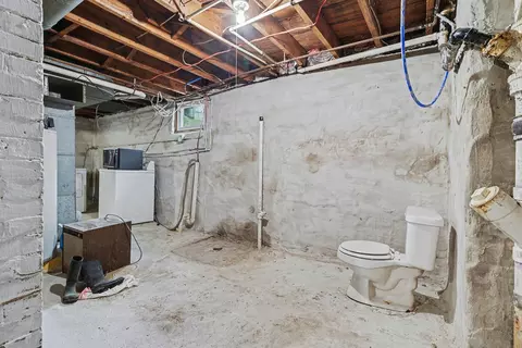 Bath - 709 Griswold St, Jackson, MI 49203 photo 2 of 2