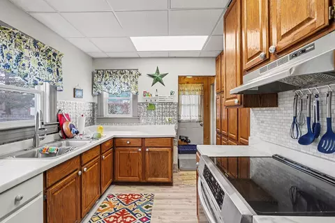 Kitchen - 709 Griswold St, Jackson, MI 49203 photo 1 of 2