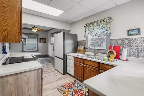Kitchen - 709 Griswold St, Jackson, MI 49203 photo 2 of 2