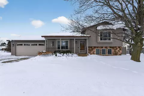 5875 Brookfarm Dr SE, Grand Rapids, MI 49508