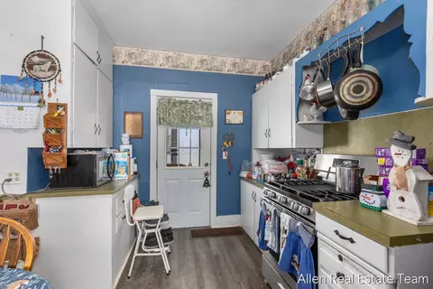 Kitchen - 1224 102nd Ave, Plainwell, MI 49080 photo 4 of 5