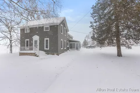 Exterior - 1224 102nd Ave, Plainwell, MI 49080 photo 2 of 5