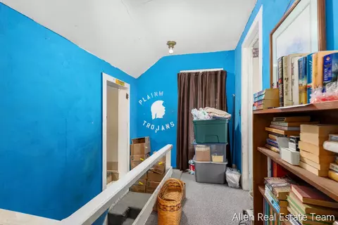 Entry Way - 1224 102nd Ave, Plainwell, MI 49080 photo 2 of 2