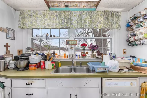 Kitchen - 1224 102nd Ave, Plainwell, MI 49080 photo 3 of 5