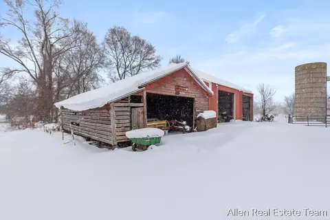 Exterior - 1224 102nd Ave, Plainwell, MI 49080 photo 5 of 5