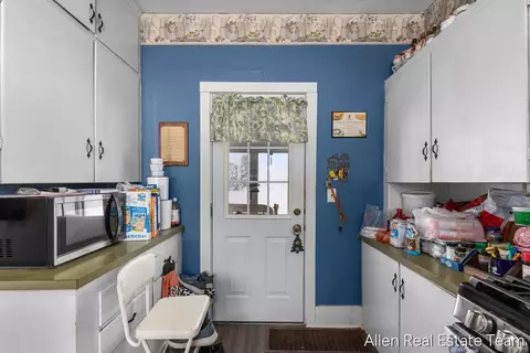 Kitchen - 1224 102nd Ave, Plainwell, MI 49080 photo 5 of 5